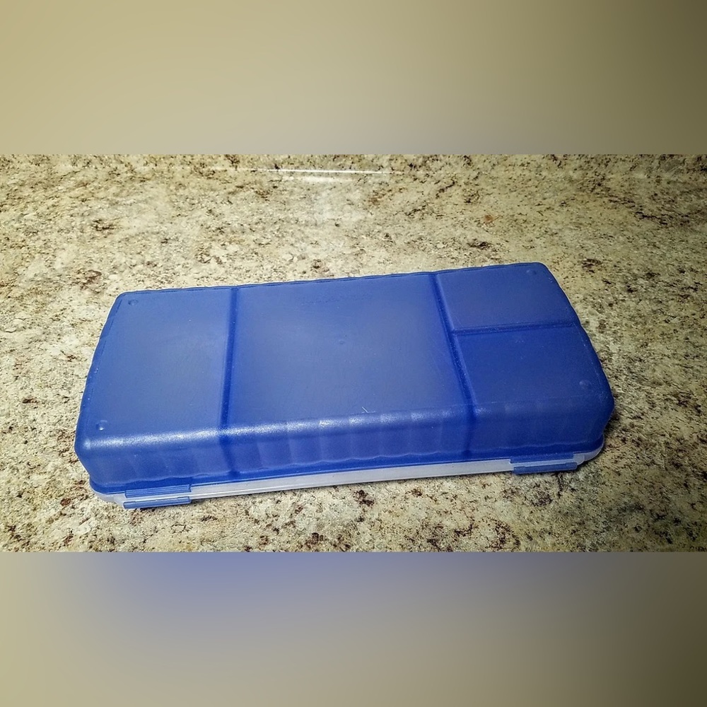 Tupperware lunch box - Picture 2 of 4